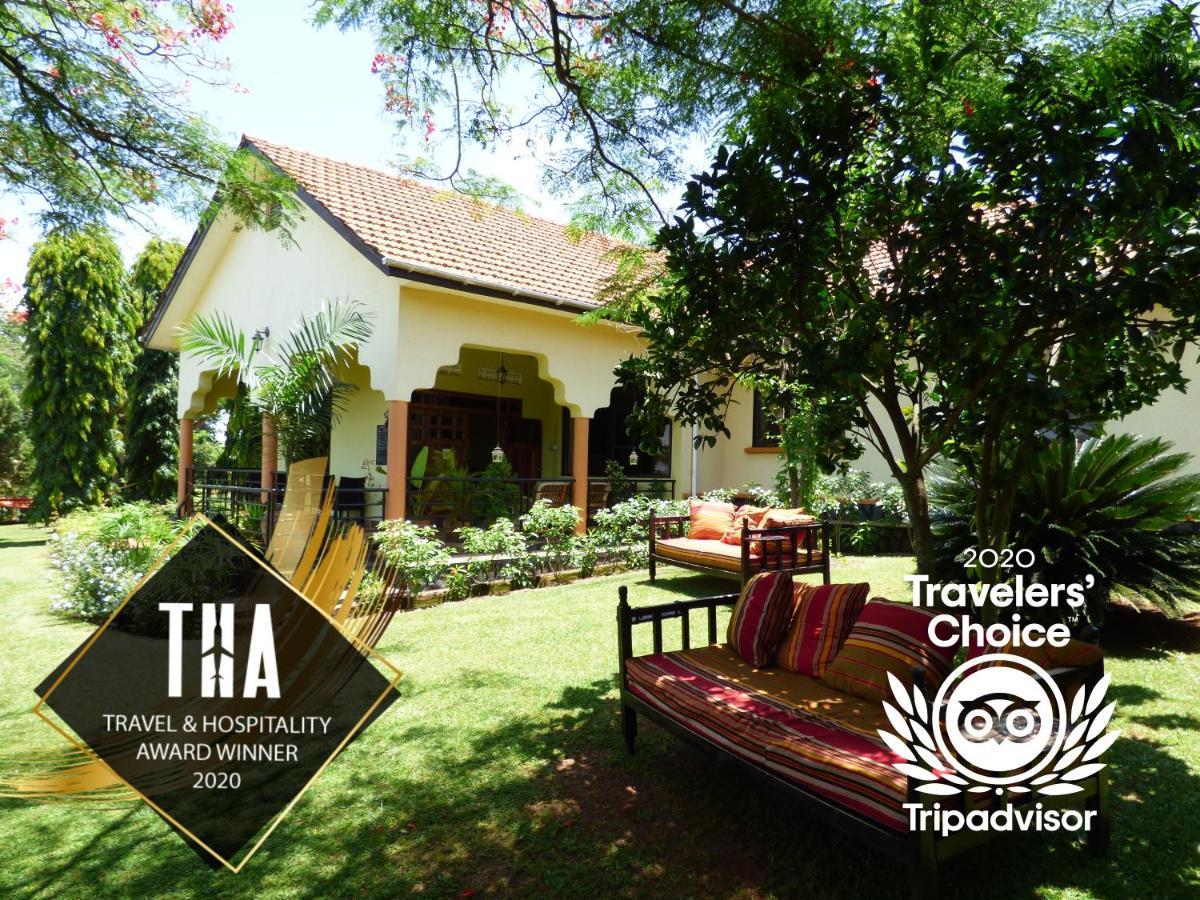 Bluemonkey Guesthouse Entebbe Exterior foto
