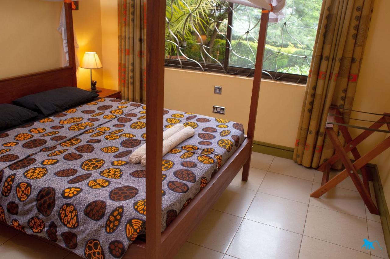 Bluemonkey Guesthouse Entebbe Exterior foto