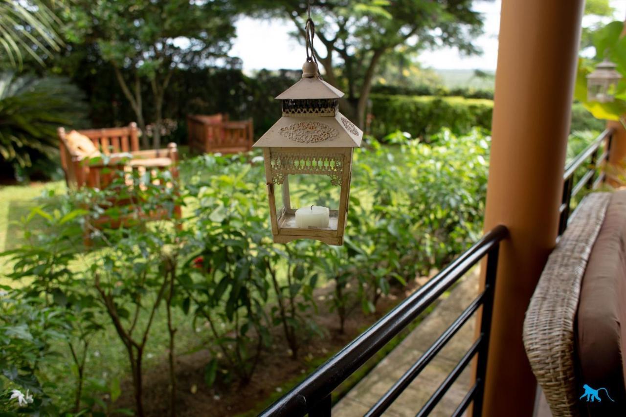 Bluemonkey Guesthouse Entebbe Exterior foto