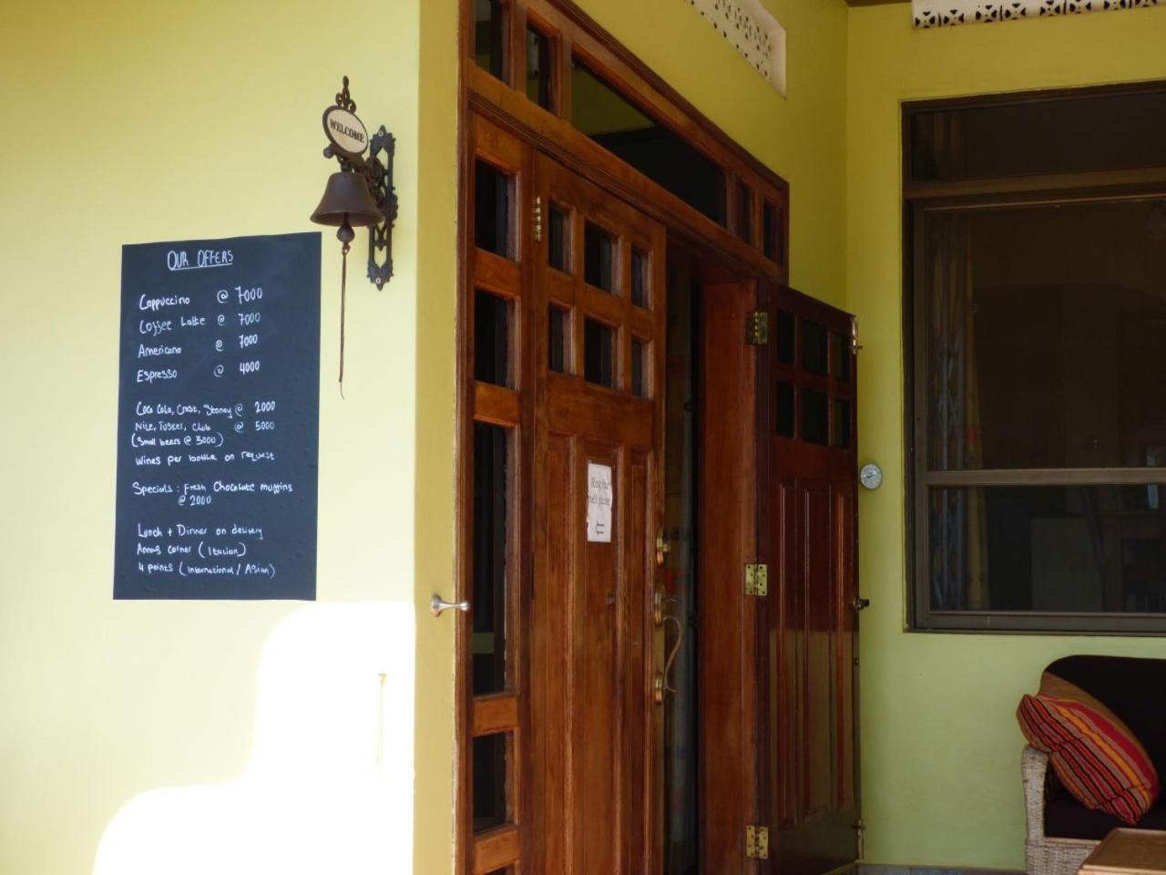 Bluemonkey Guesthouse Entebbe Exterior foto